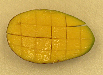 jak se jí mango - krok 2